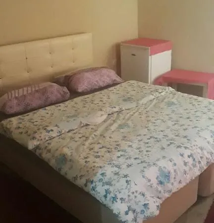 Dreamhouse Apart *